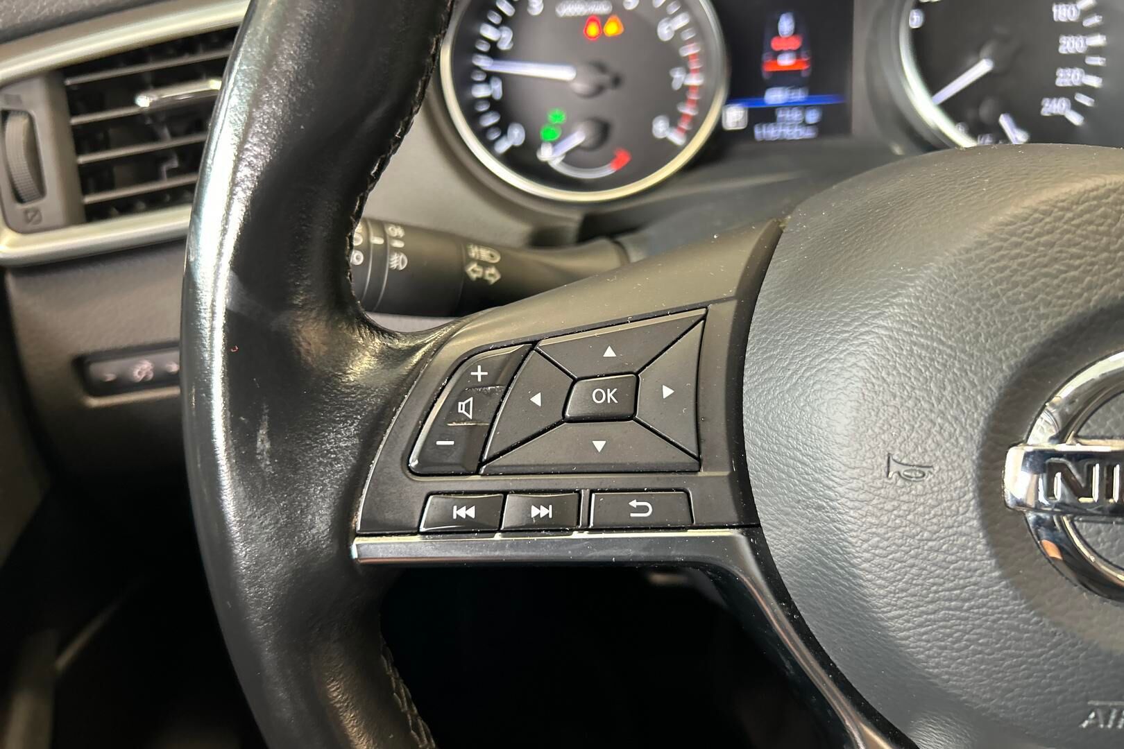 Nissan Qashqai iso kuva 14