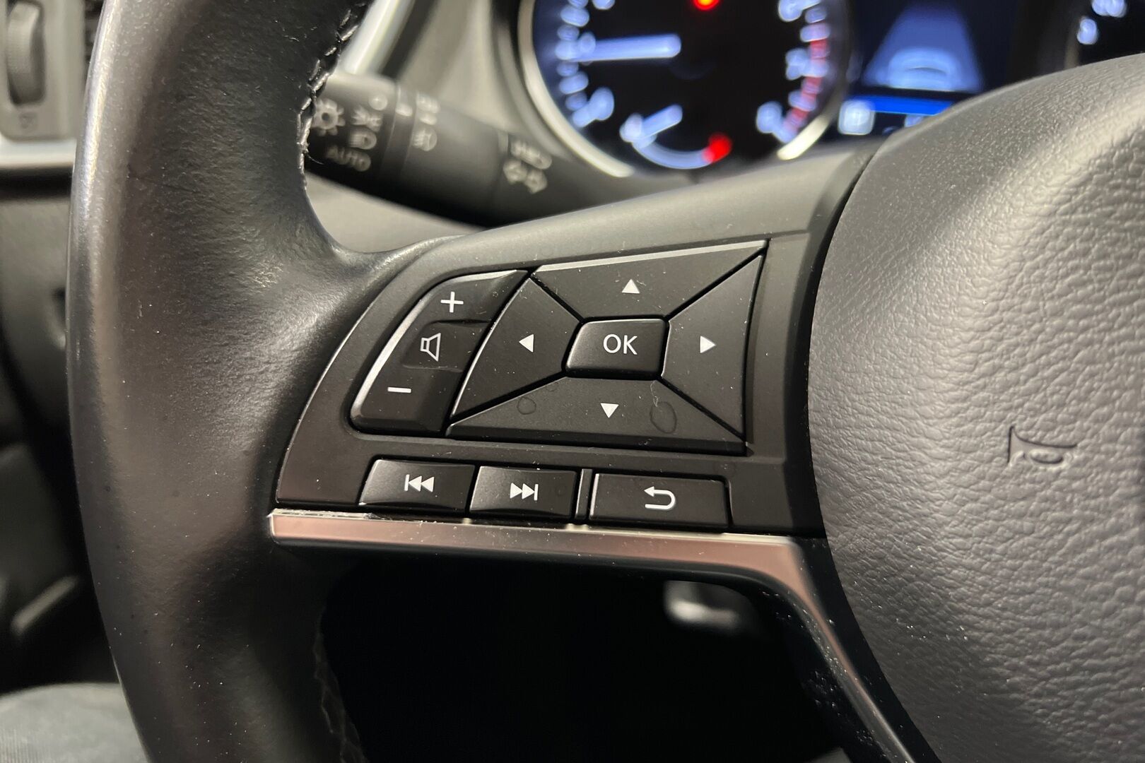 Nissan Qashqai iso kuva 14