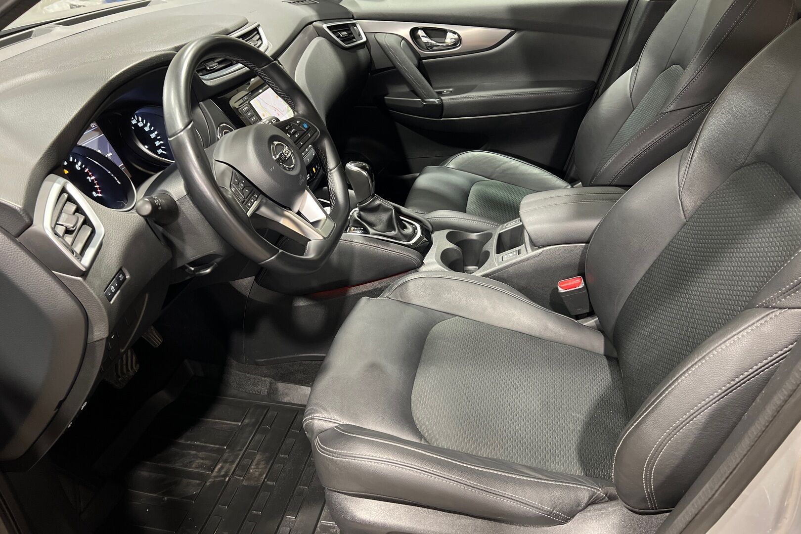 Nissan Qashqai iso kuva 7