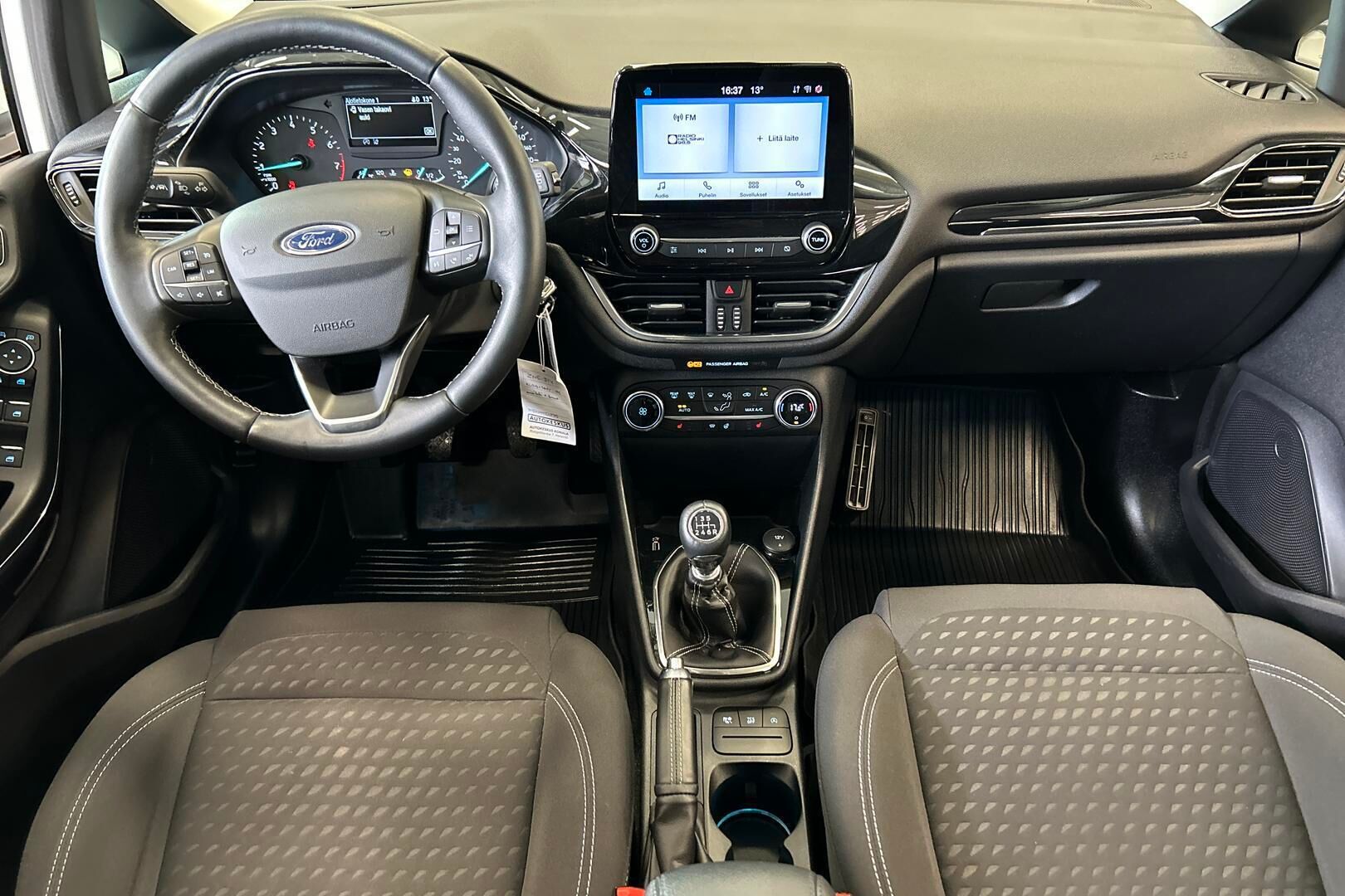 Ford Fiesta iso kuva 10