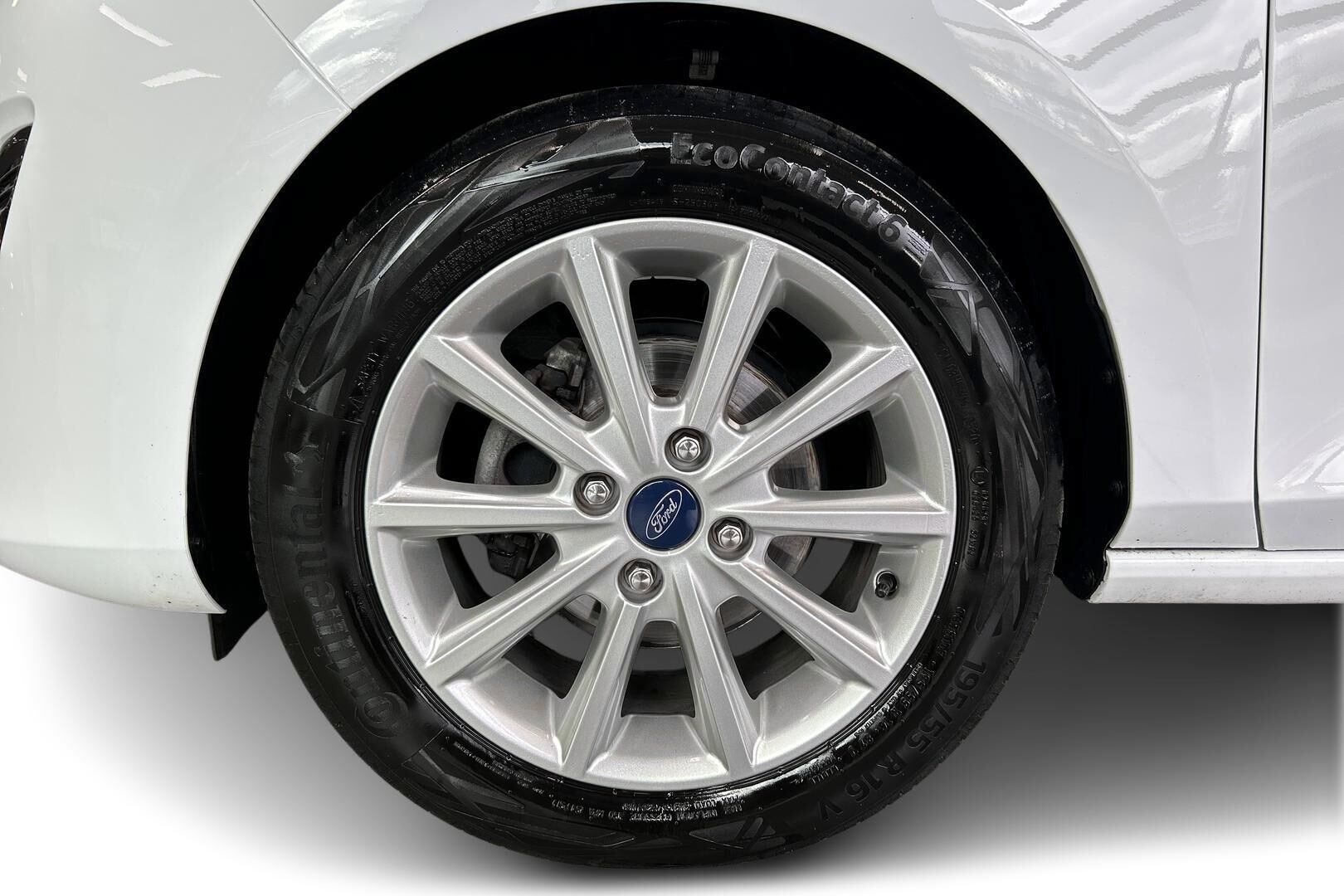 Ford Fiesta iso kuva 12
