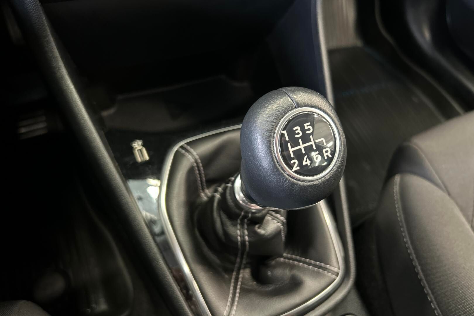 Ford Fiesta iso kuva 20