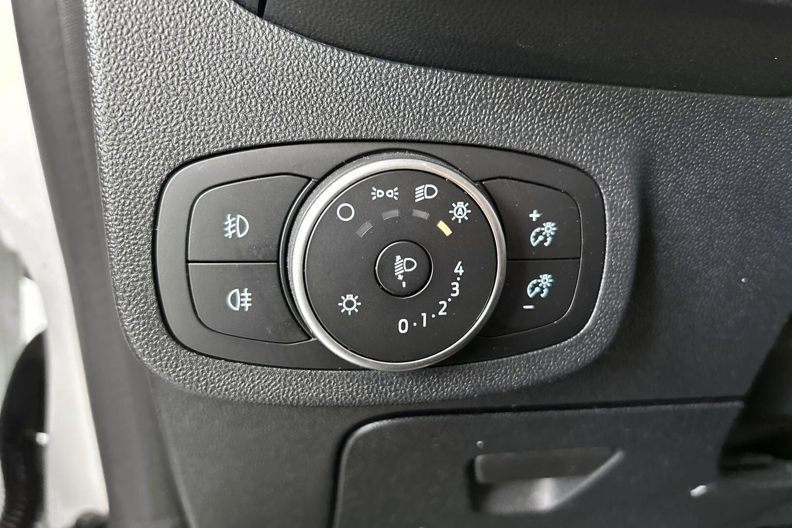 Ford Fiesta iso kuva 24