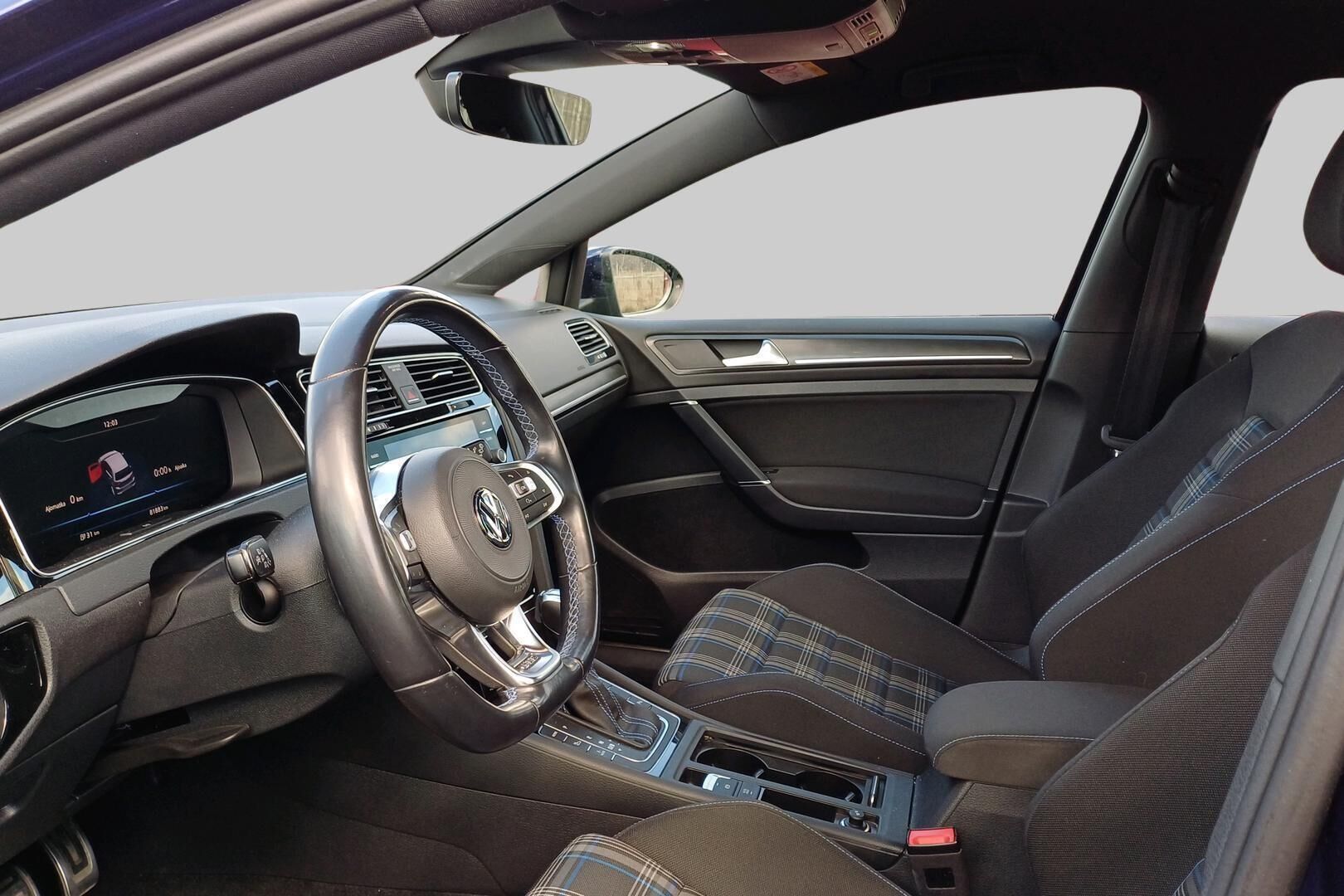 Volkswagen Golf iso kuva 4