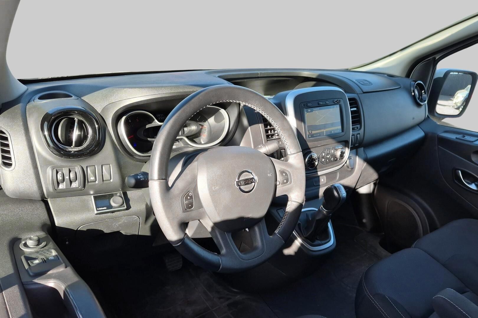 Nissan NV300 iso kuva 1