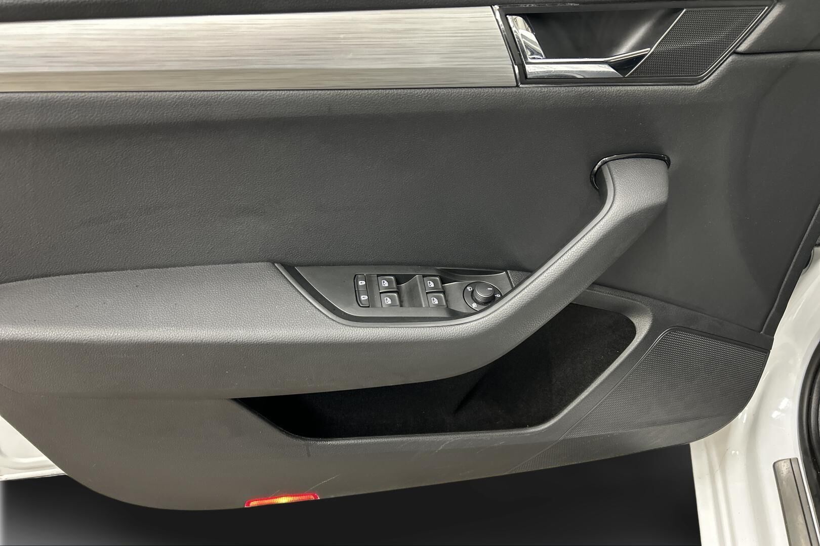 Skoda Superb iso kuva 24