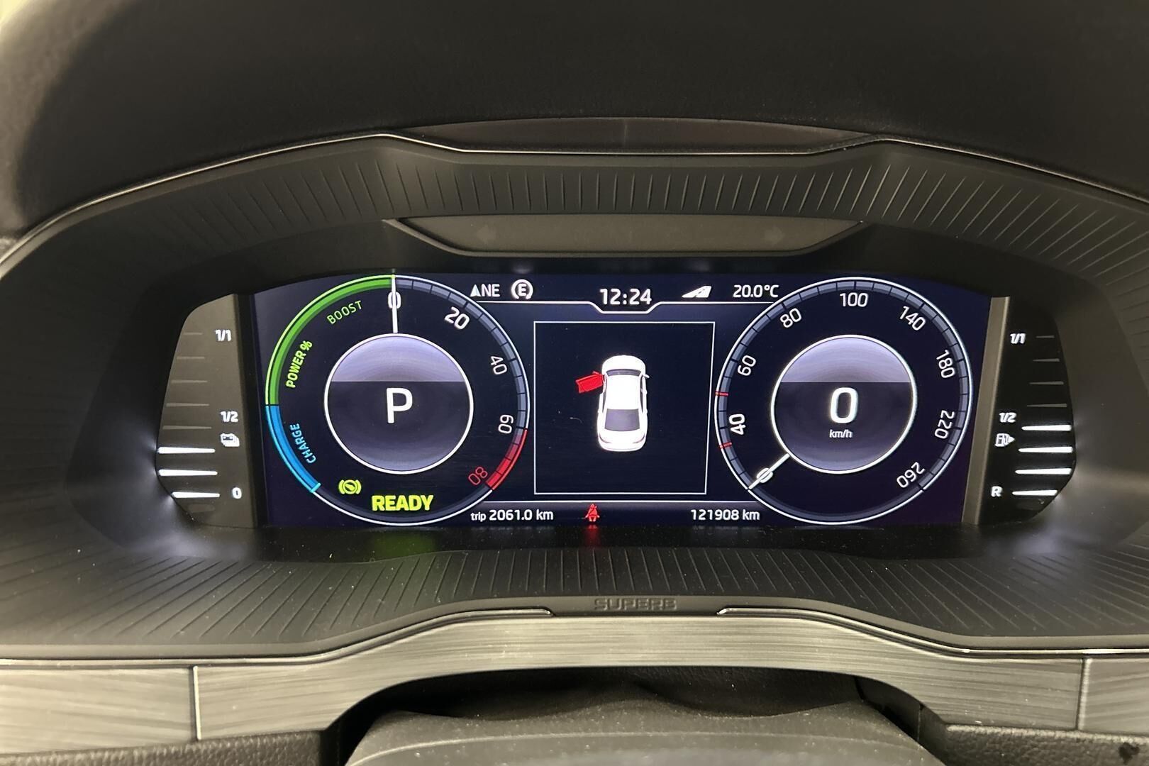Skoda Superb iso kuva 14