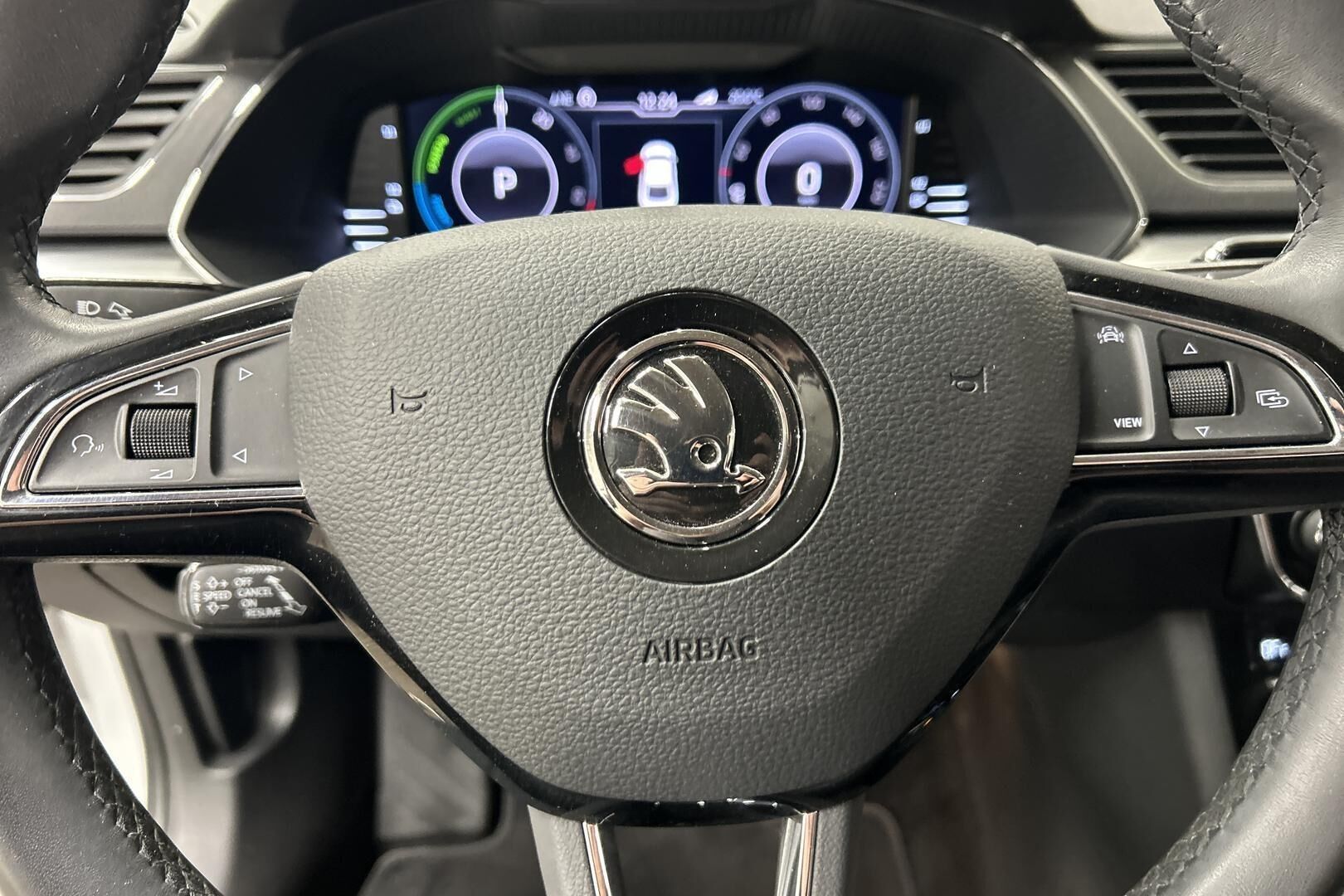 Skoda Superb iso kuva 15