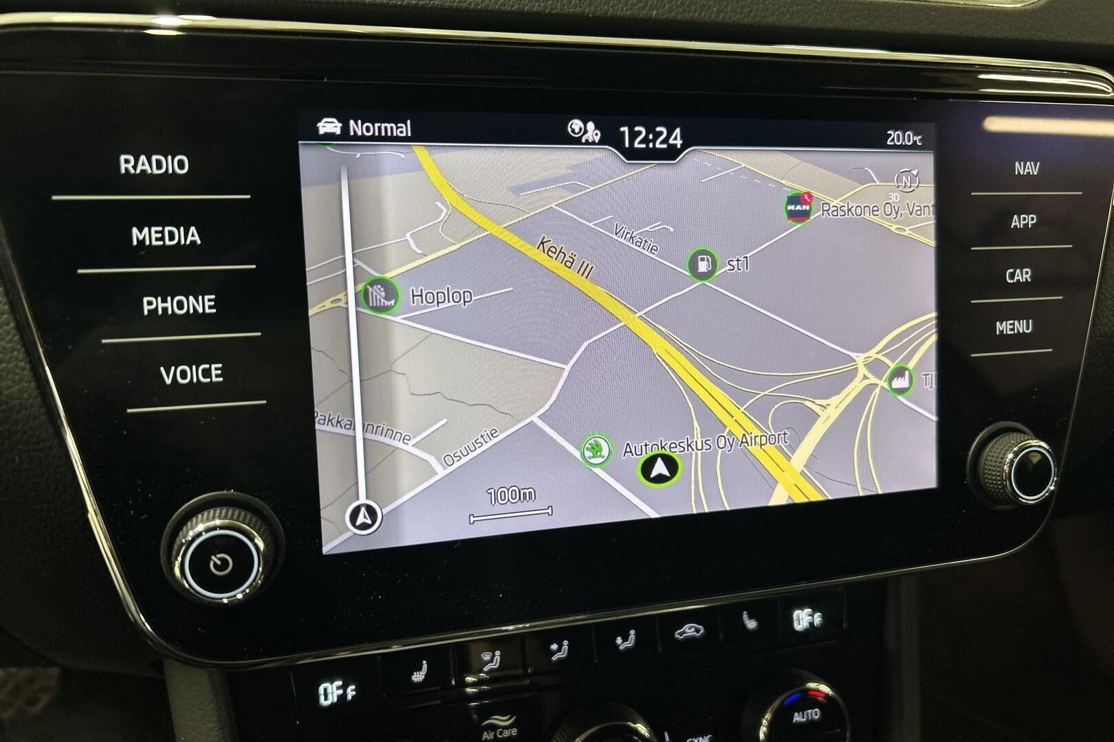 Skoda Superb iso kuva 16