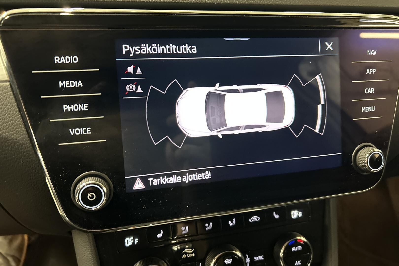Skoda Superb iso kuva 17