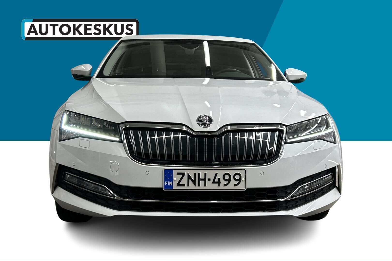 Skoda Superb iso kuva 2