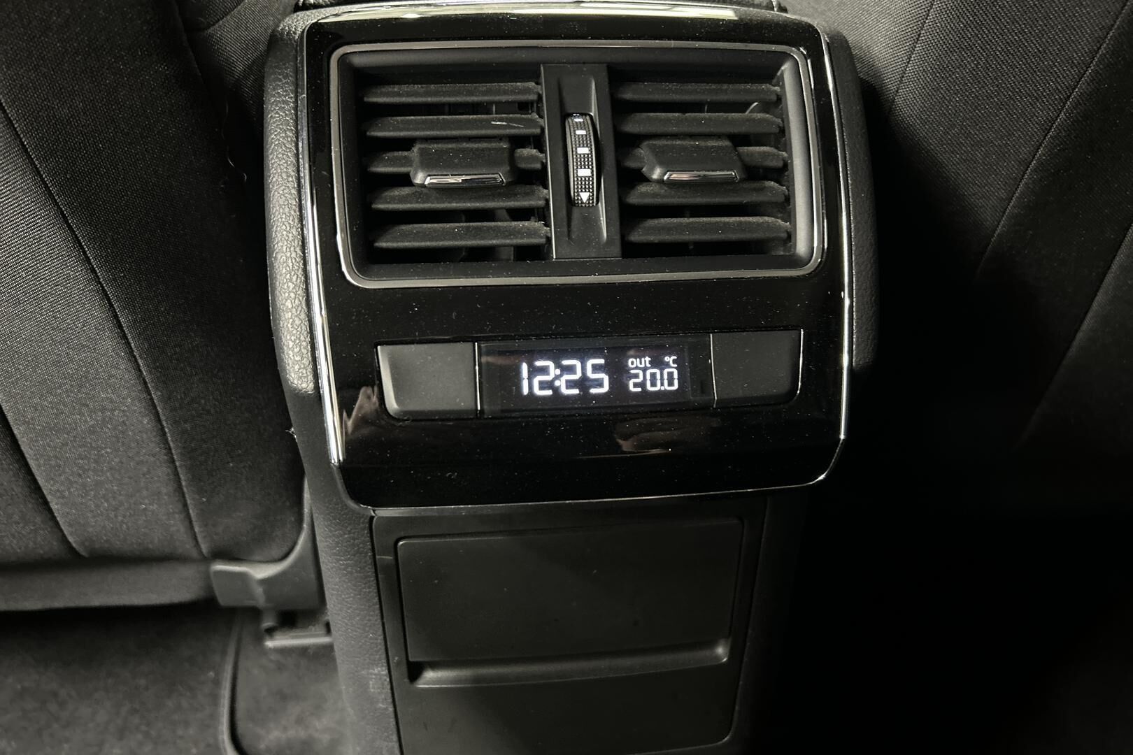 Skoda Superb iso kuva 20