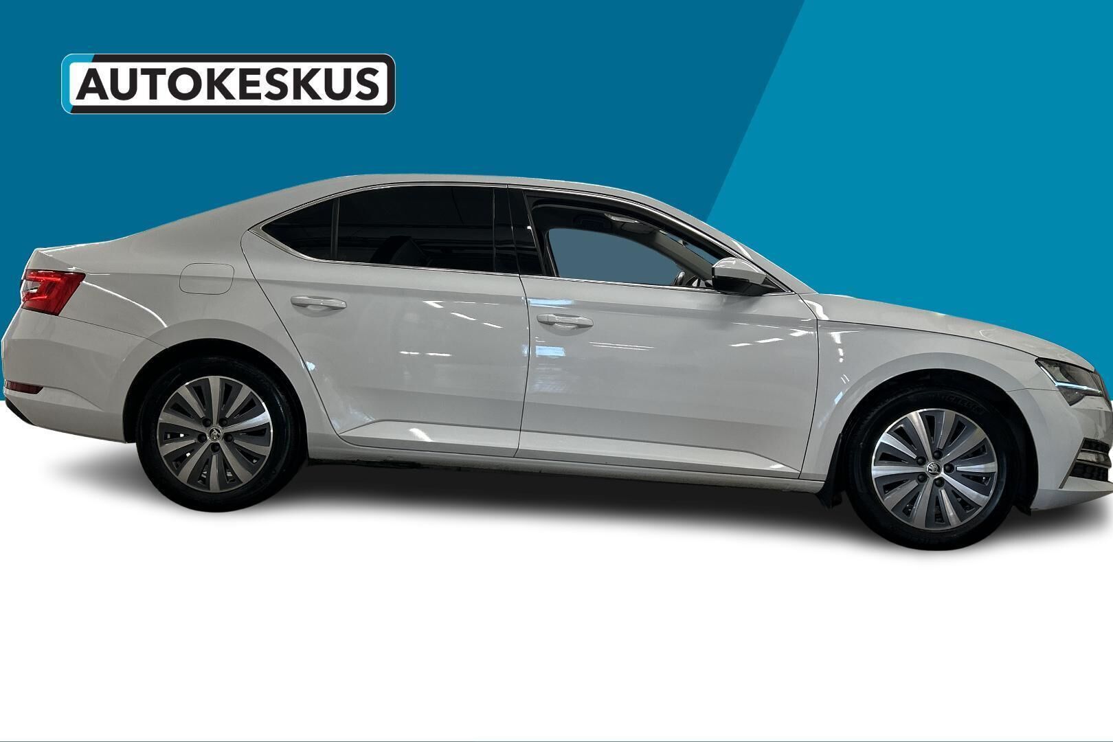 Skoda Superb iso kuva 7