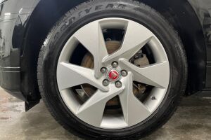 Jaguar I-PACE esikatselu 10