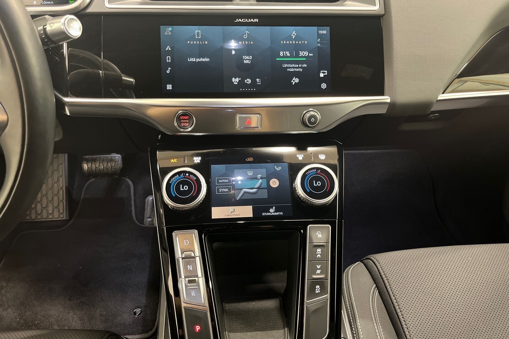 Jaguar I-PACE iso kuva 12