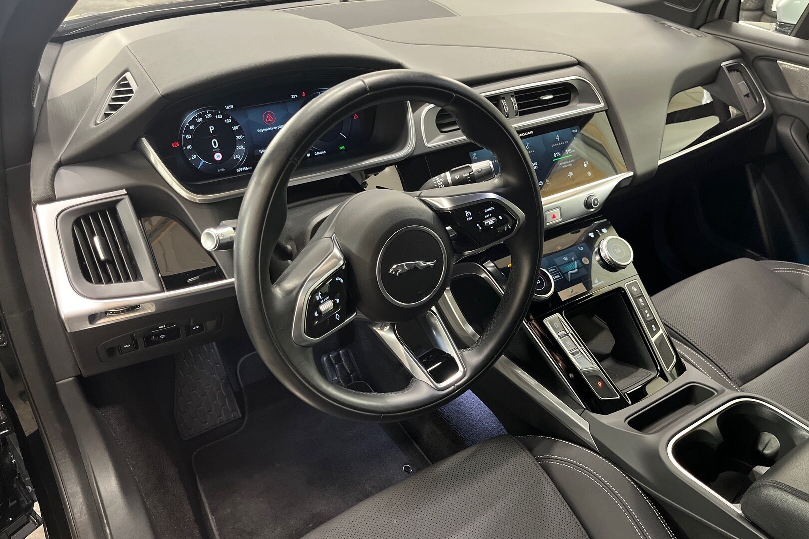 Jaguar I-PACE iso kuva 6