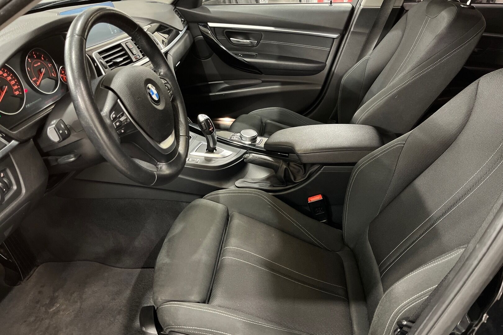 BMW 3-sarja iso kuva 8