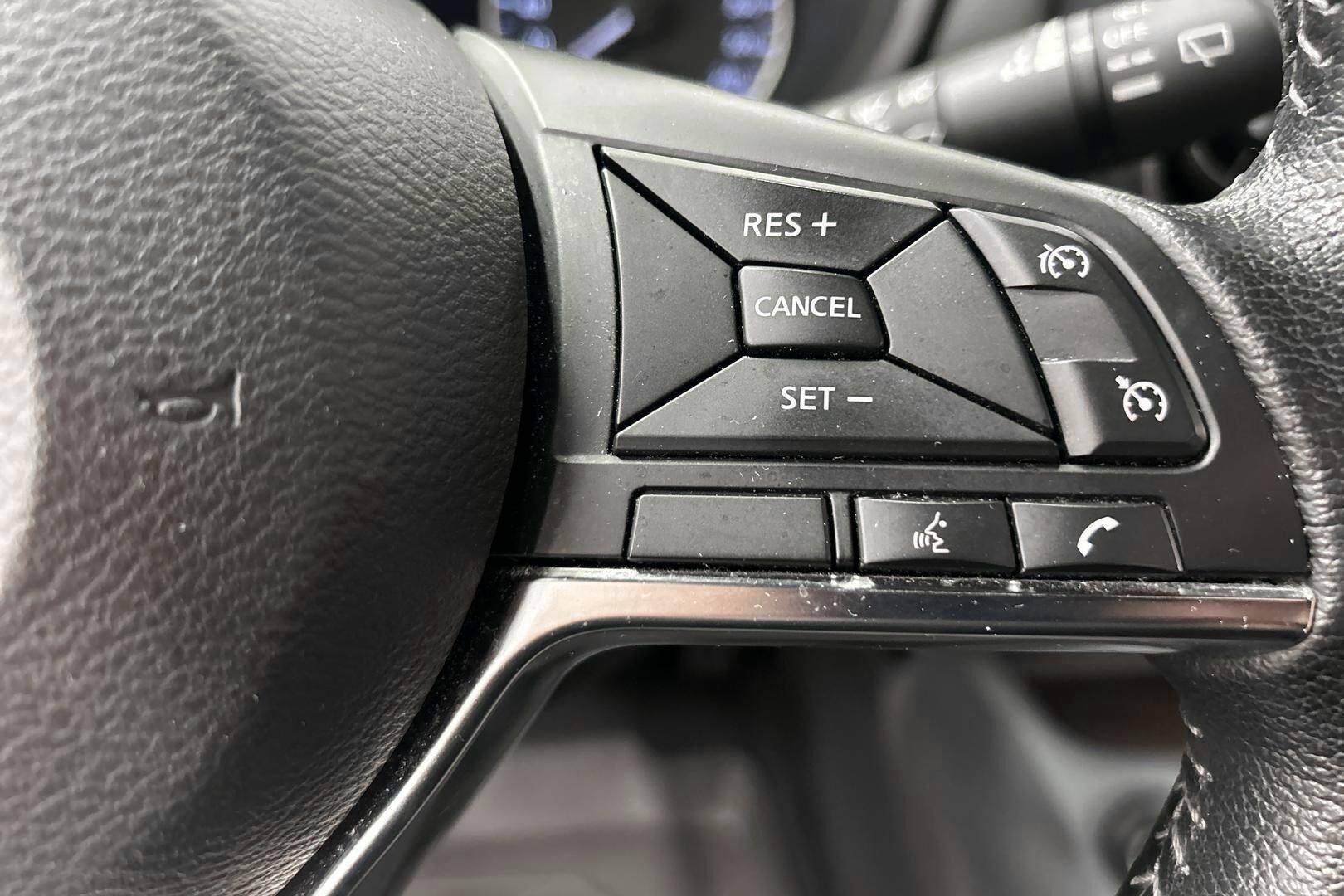 Nissan Juke iso kuva 14