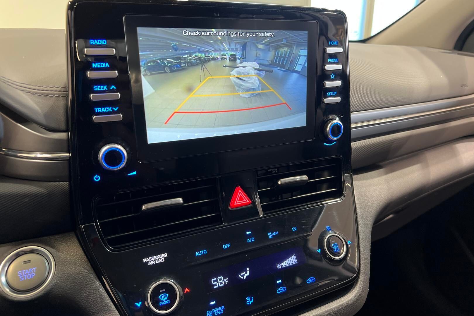 Hyundai IONIQ electric iso kuva 15