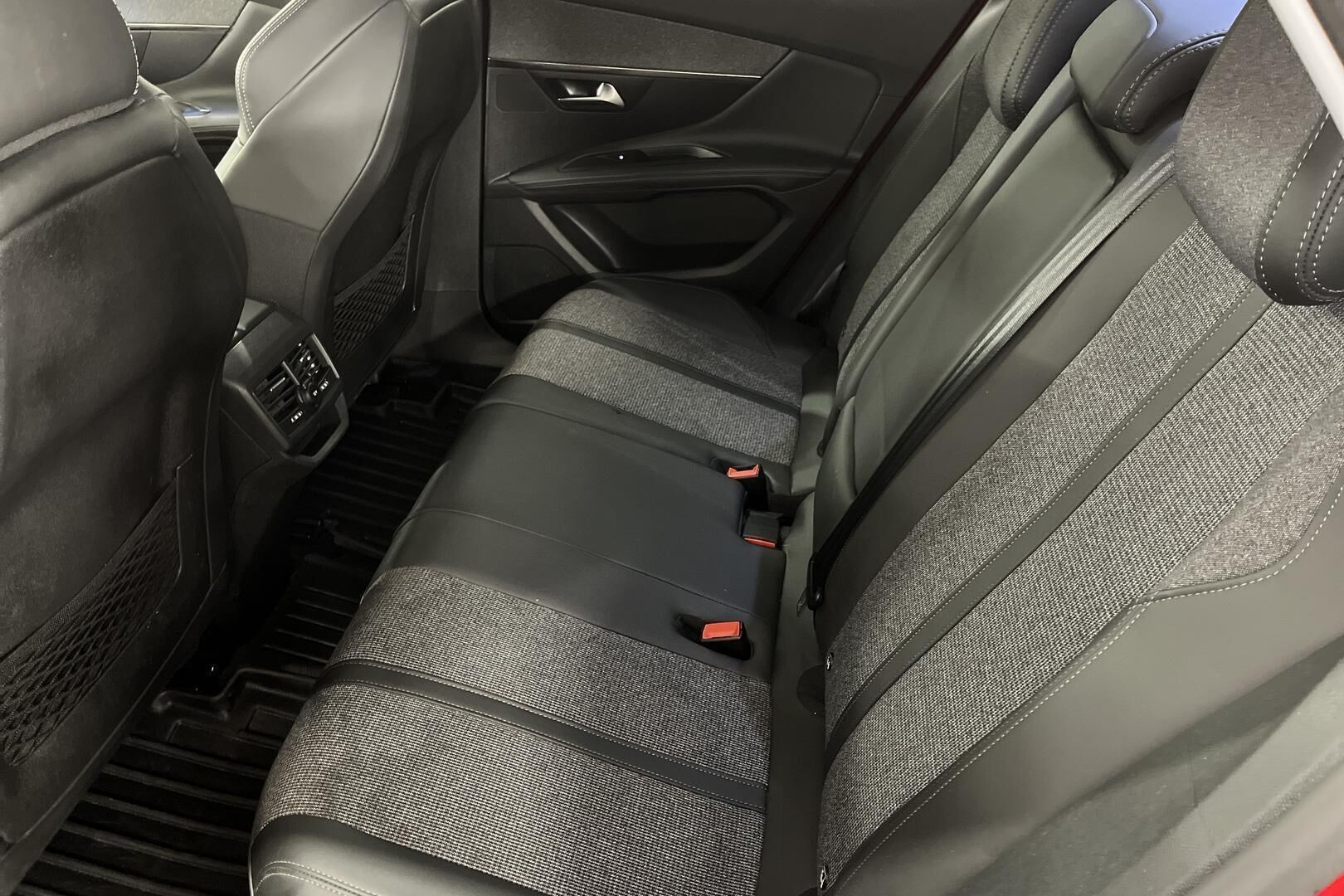 Peugeot 3008 iso kuva 10