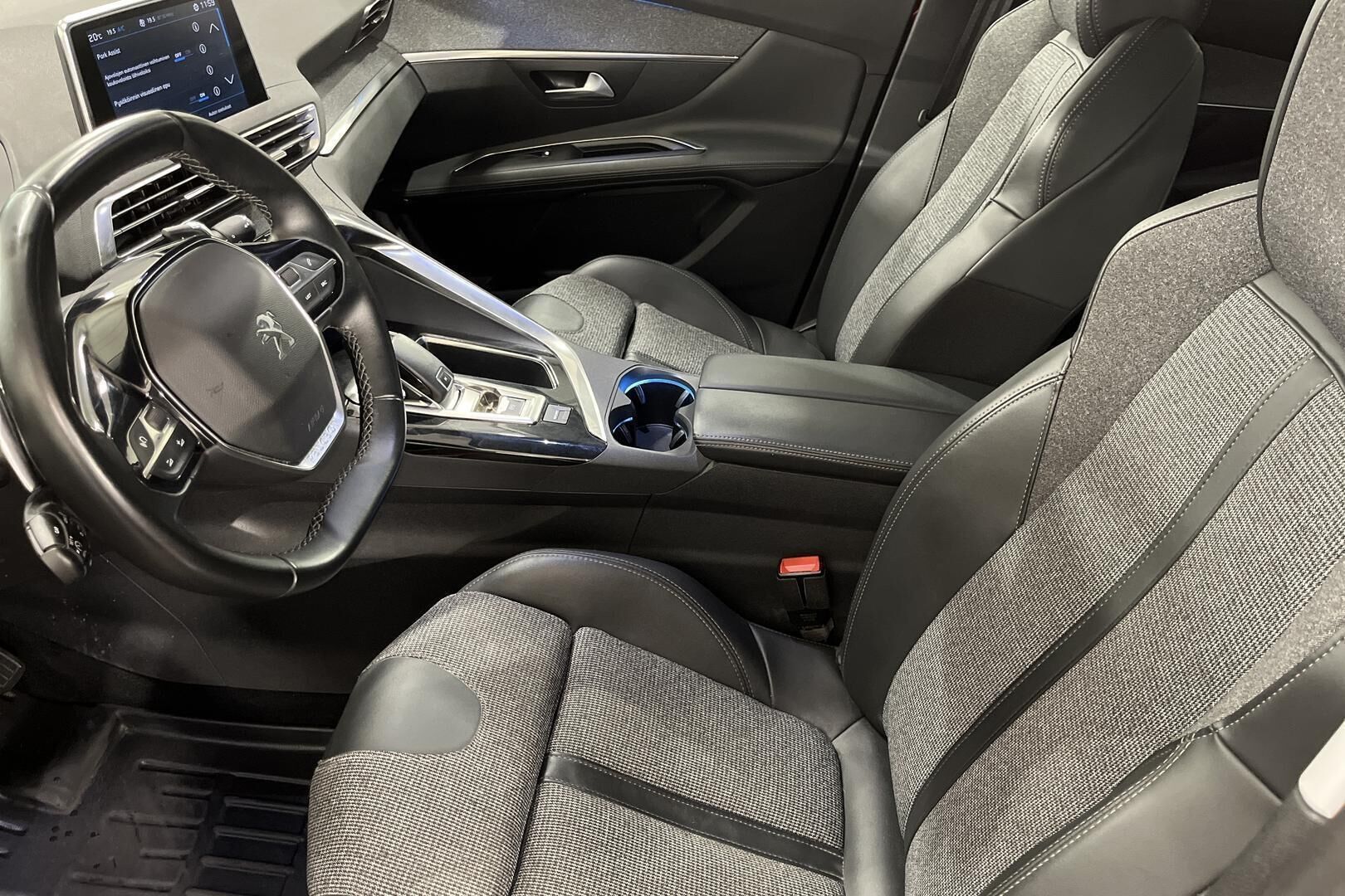 Peugeot 3008 iso kuva 9