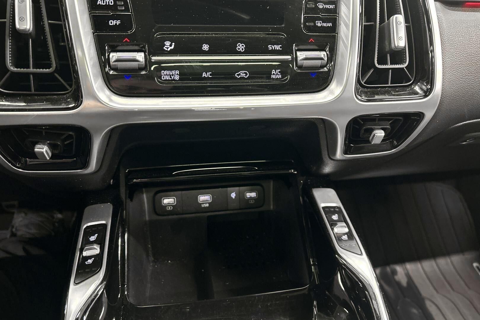 Kia Sorento iso kuva 18