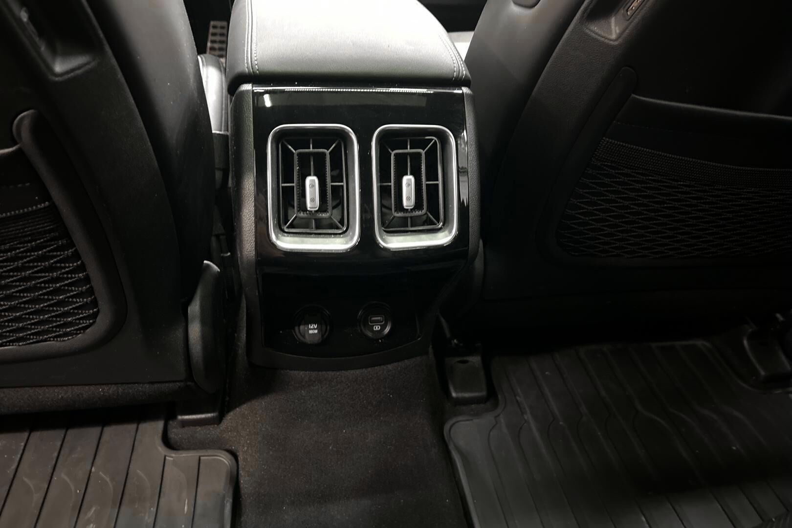 Kia Sorento iso kuva 24
