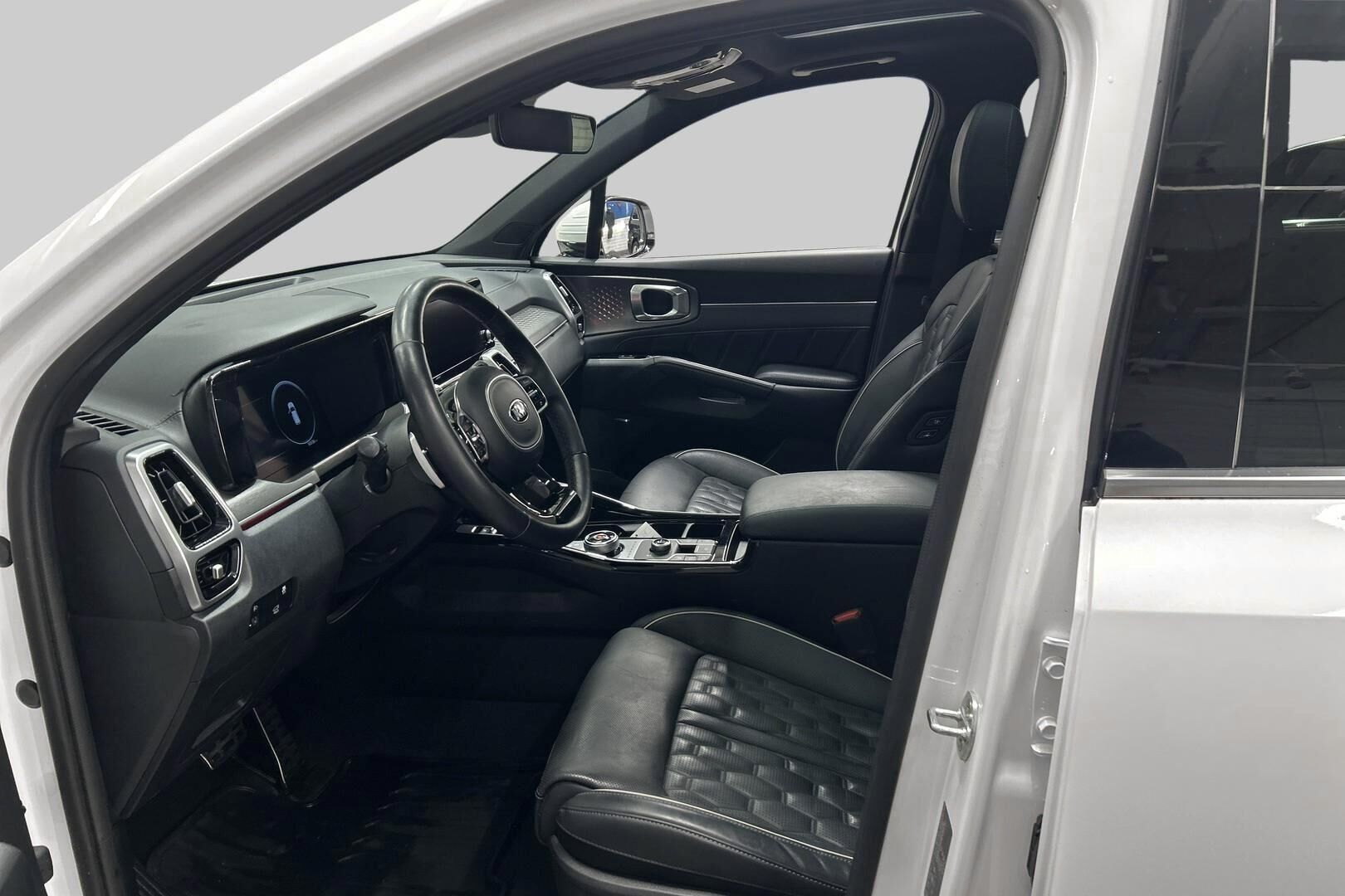 Kia Sorento iso kuva 8