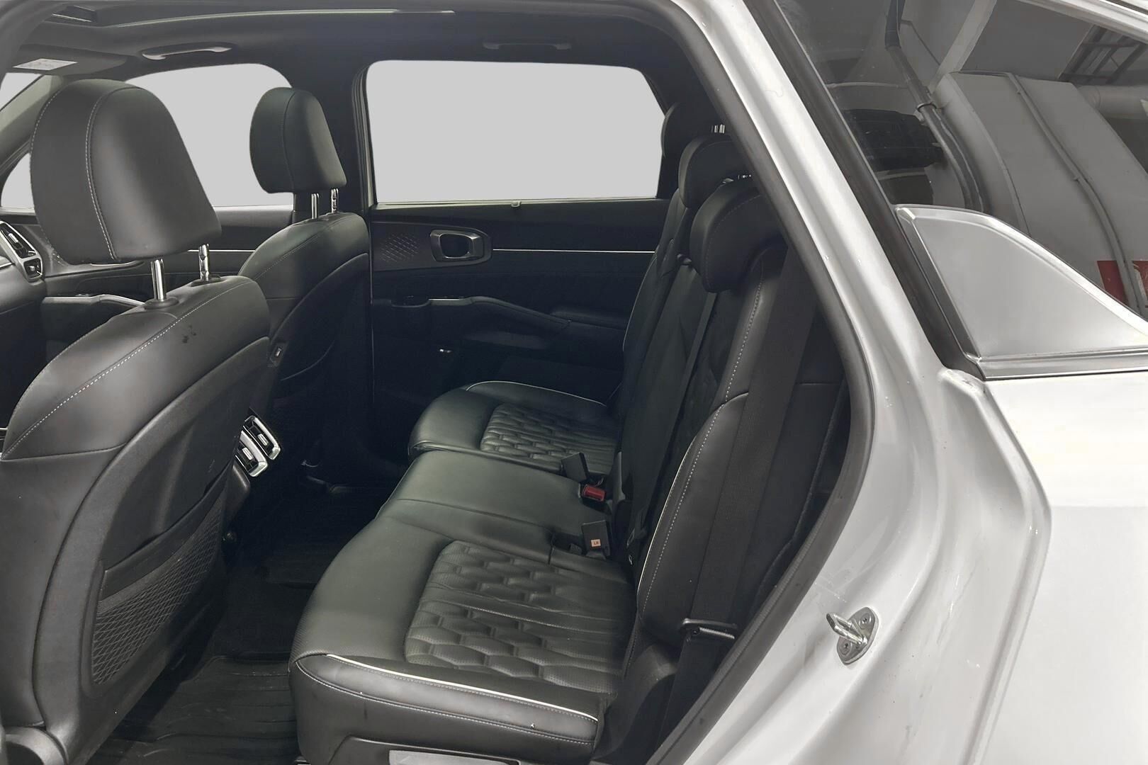 Kia Sorento iso kuva 9
