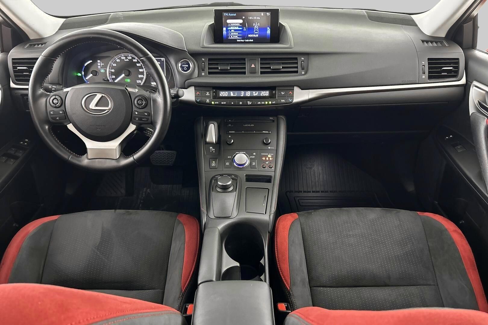 Lexus CT iso kuva 16