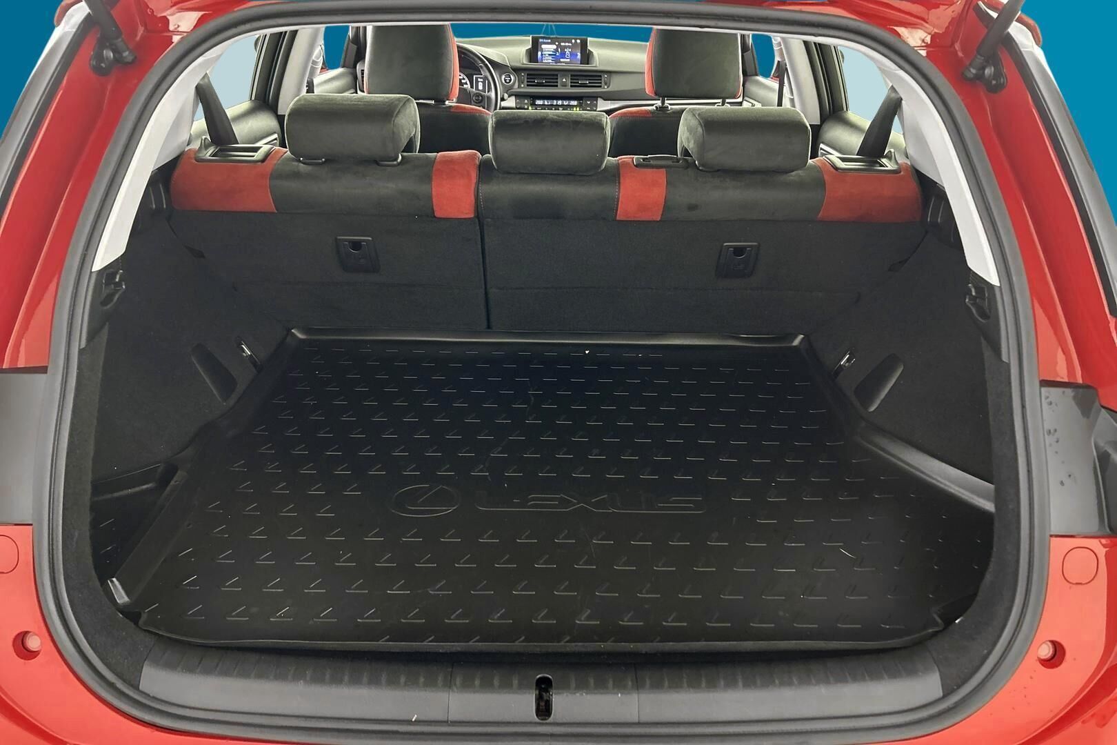 Lexus CT iso kuva 2