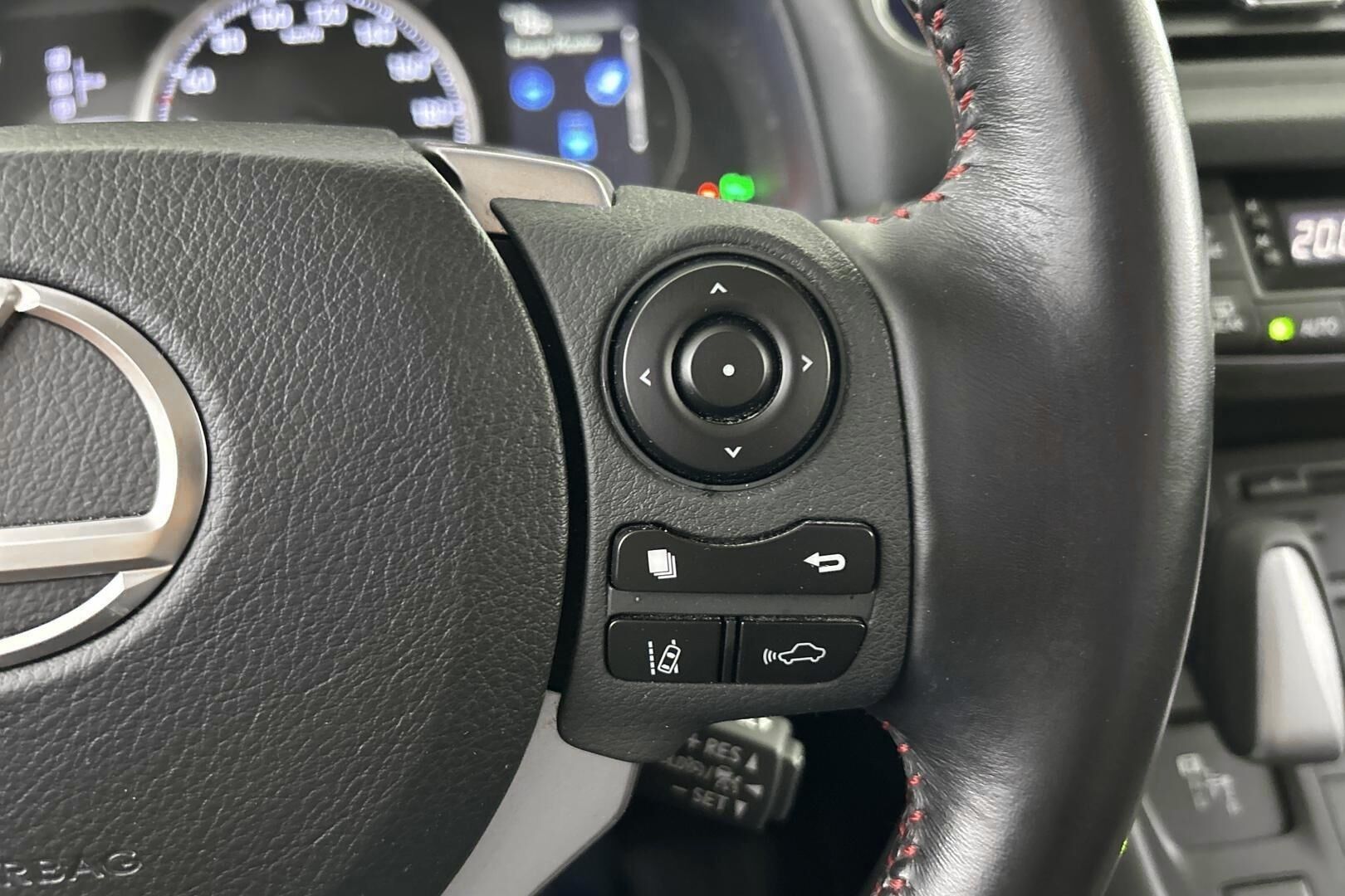 Lexus CT iso kuva 18