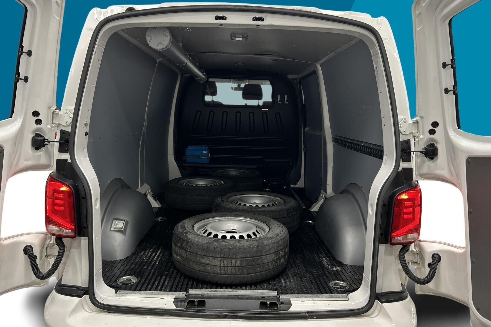 Volkswagen Transporter iso kuva 7