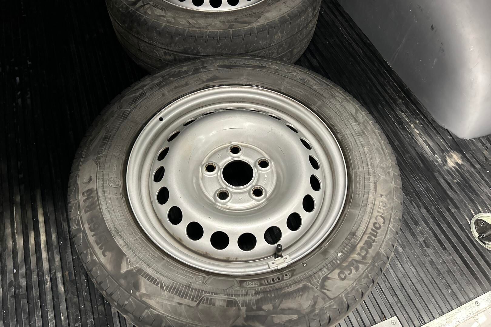 Volkswagen Transporter iso kuva 16