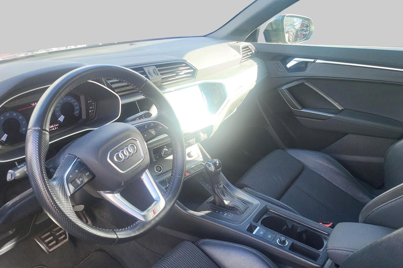 Audi Q3 iso kuva 2