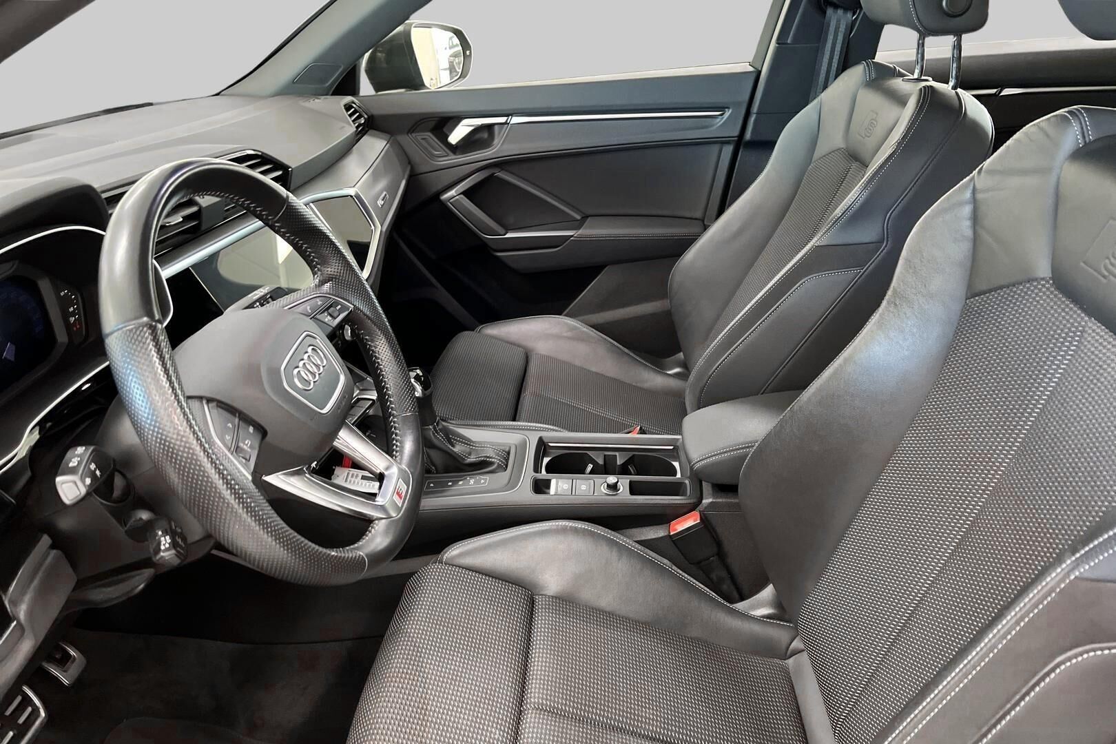 Audi Q3 iso kuva 9