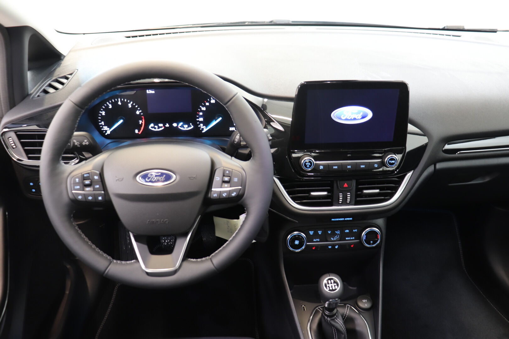 Ford Fiesta iso kuva 4