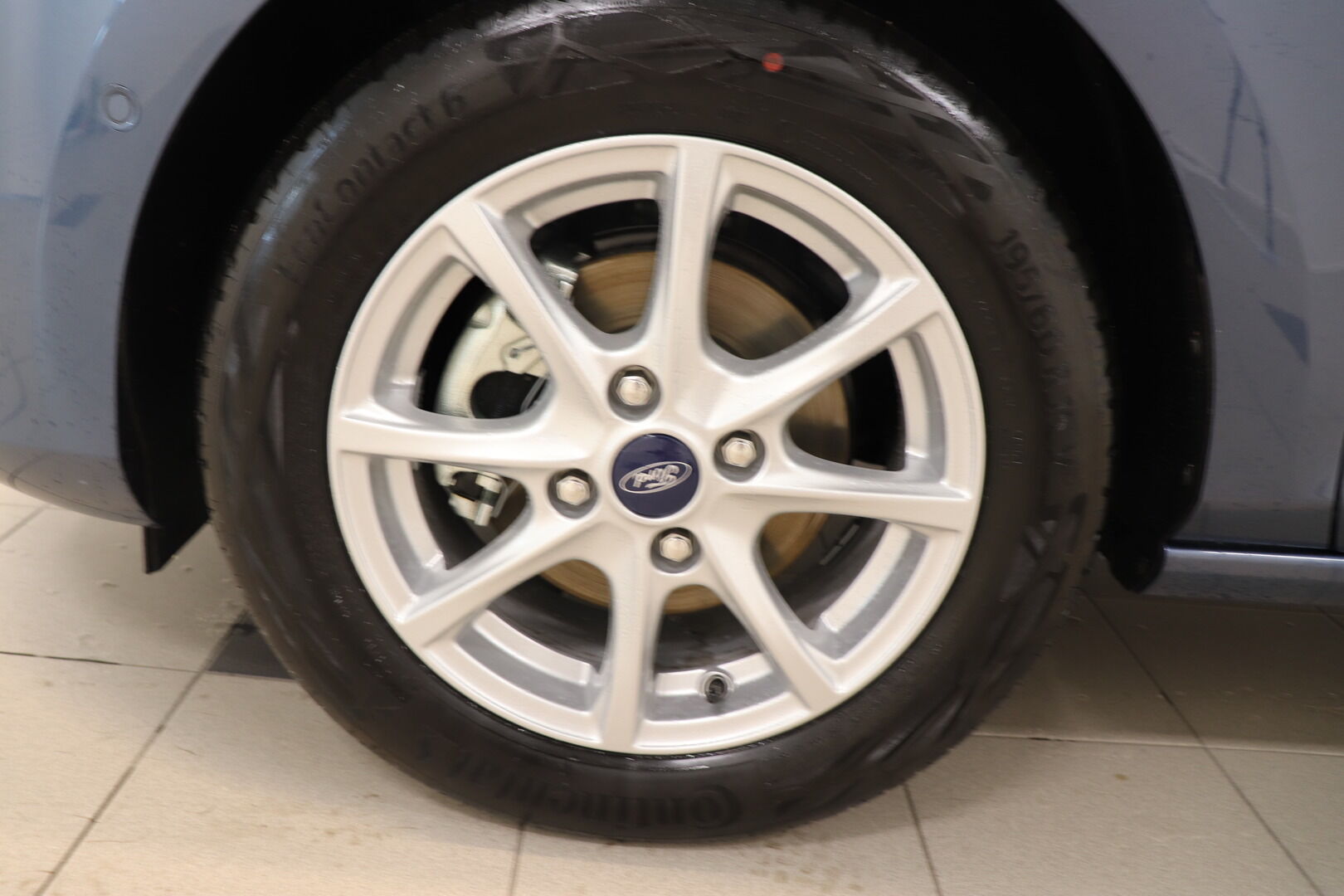 Ford Fiesta iso kuva 8