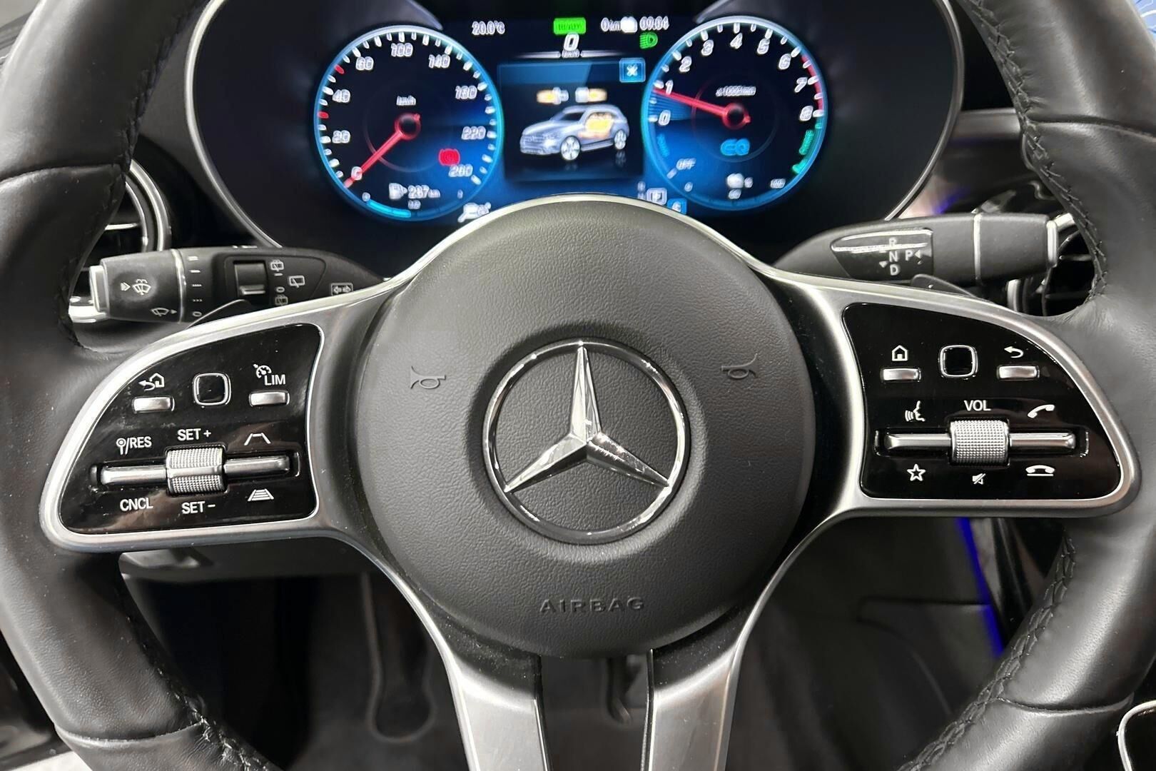 Mercedes-Benz GLC iso kuva 13