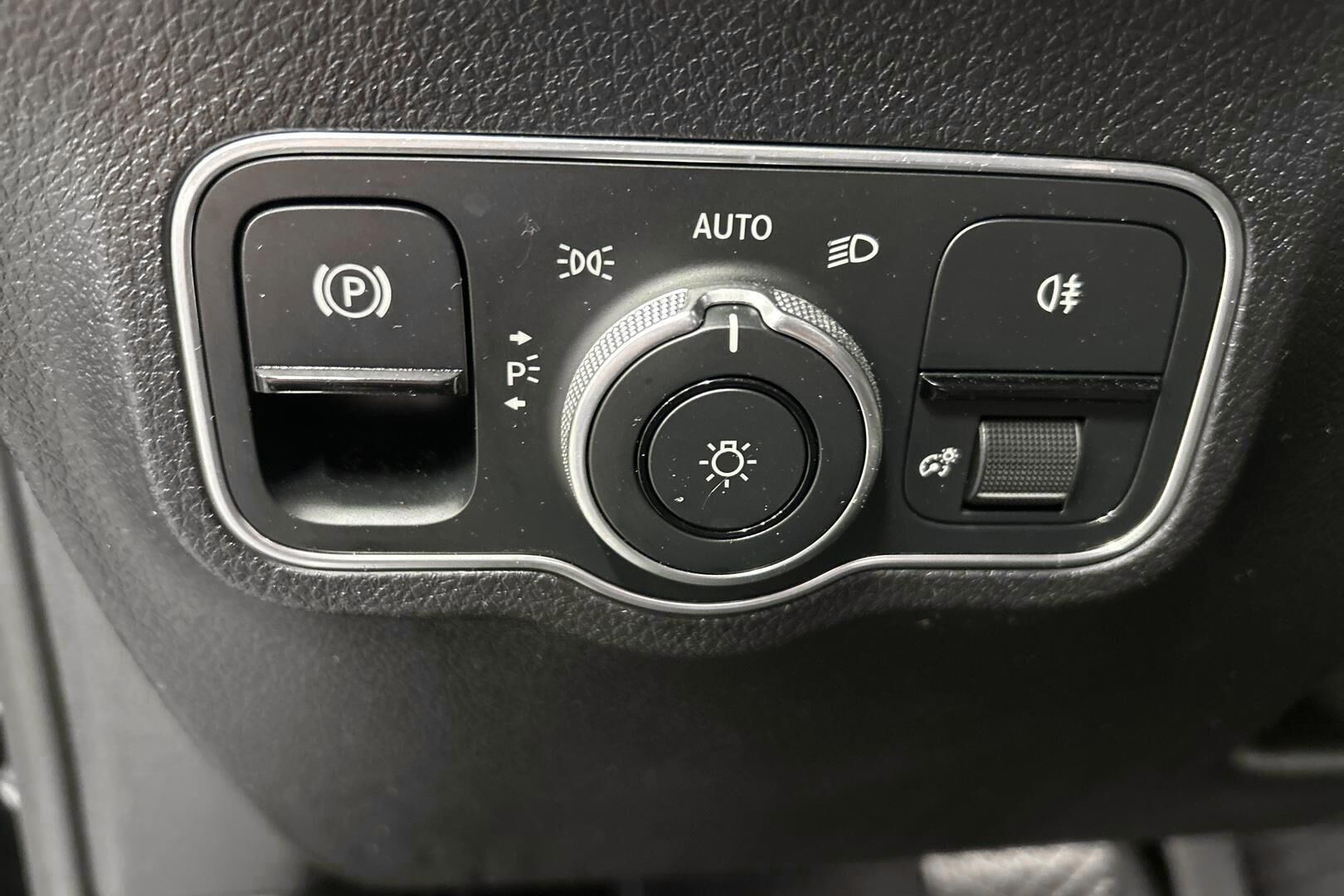 Mercedes-Benz GLB iso kuva 6