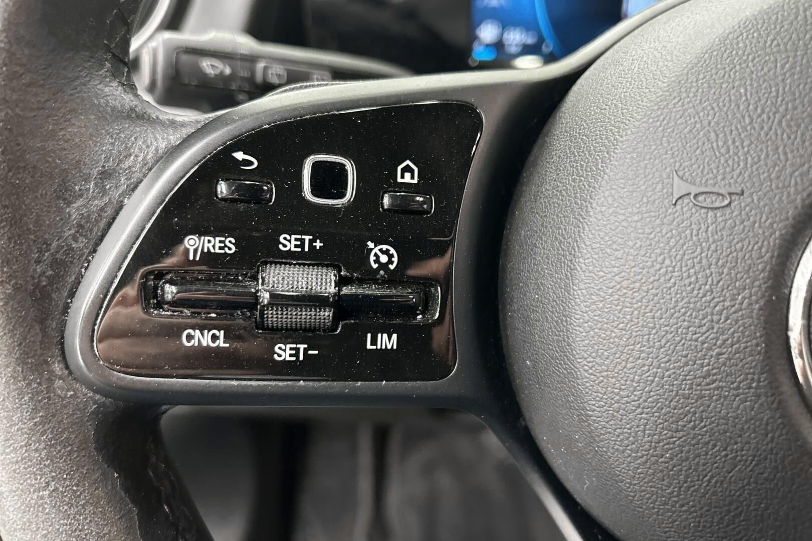 Mercedes-Benz GLB iso kuva 7