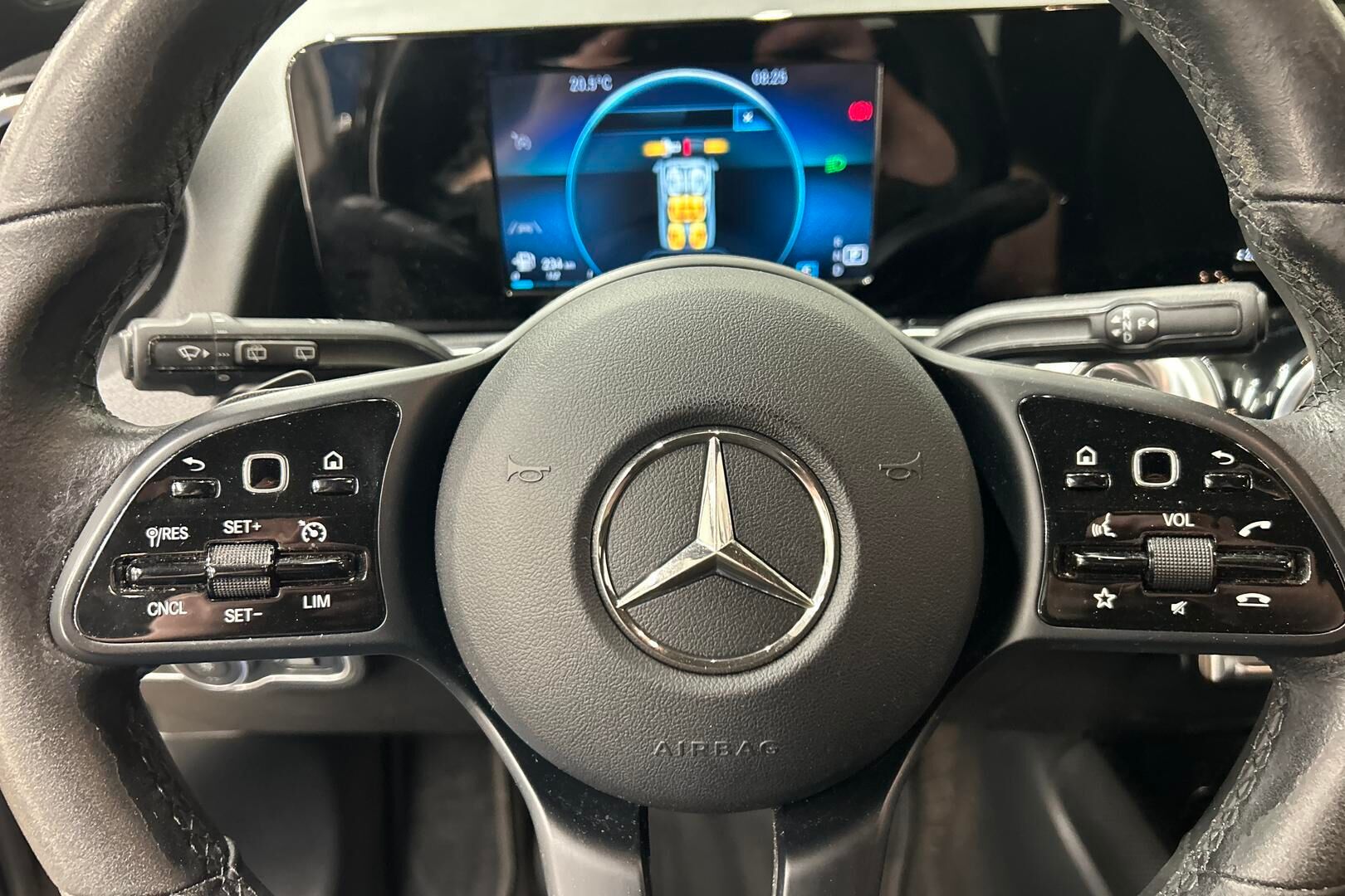 Mercedes-Benz GLB iso kuva 23