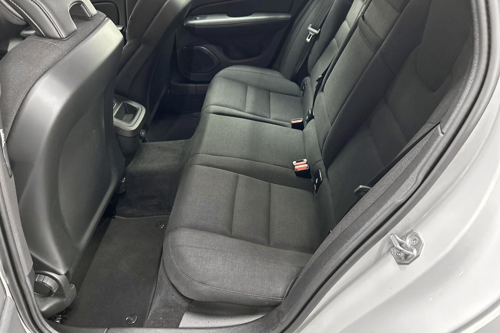 Volvo V60 iso kuva 10