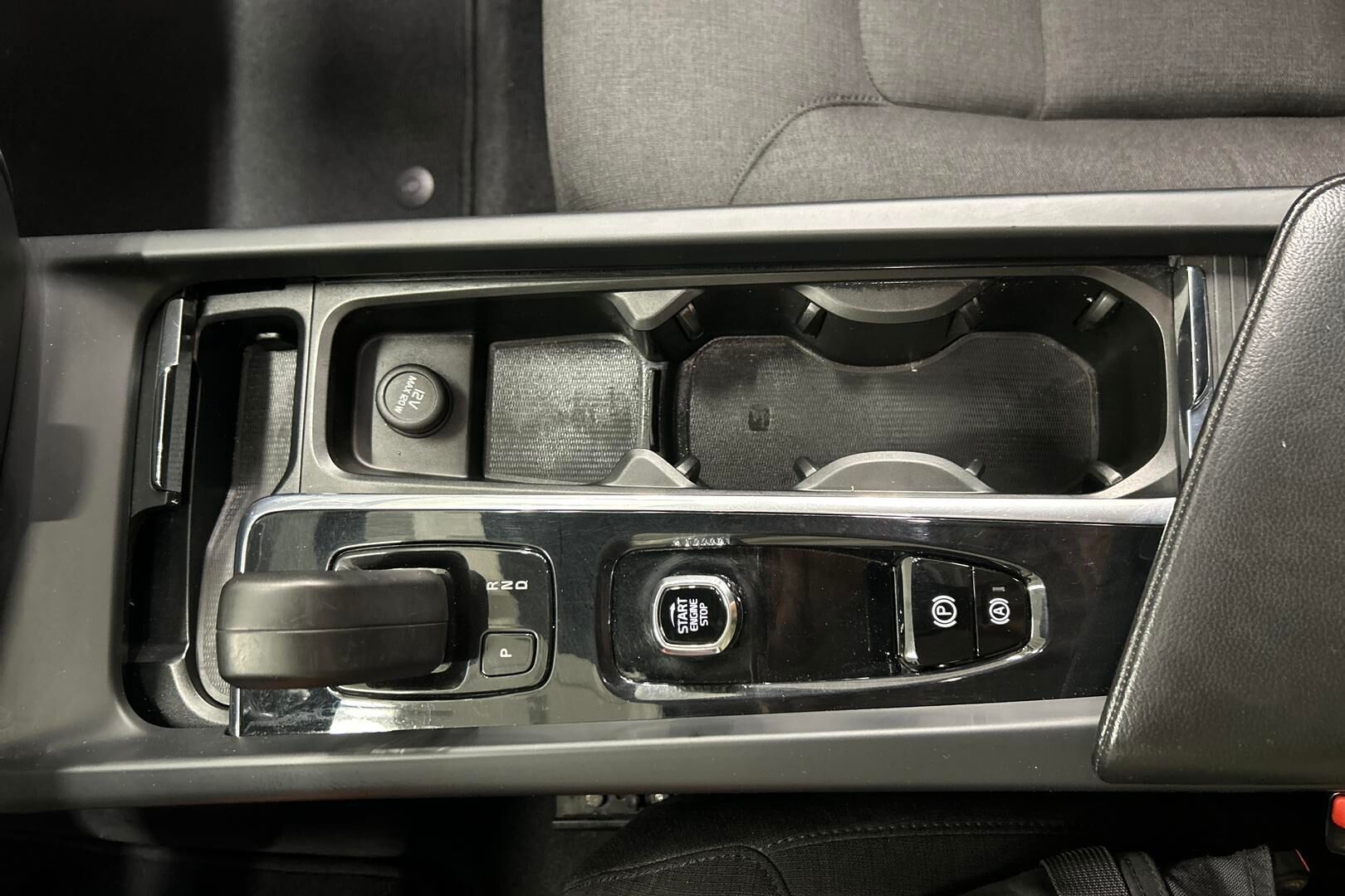 Volvo V60 iso kuva 17