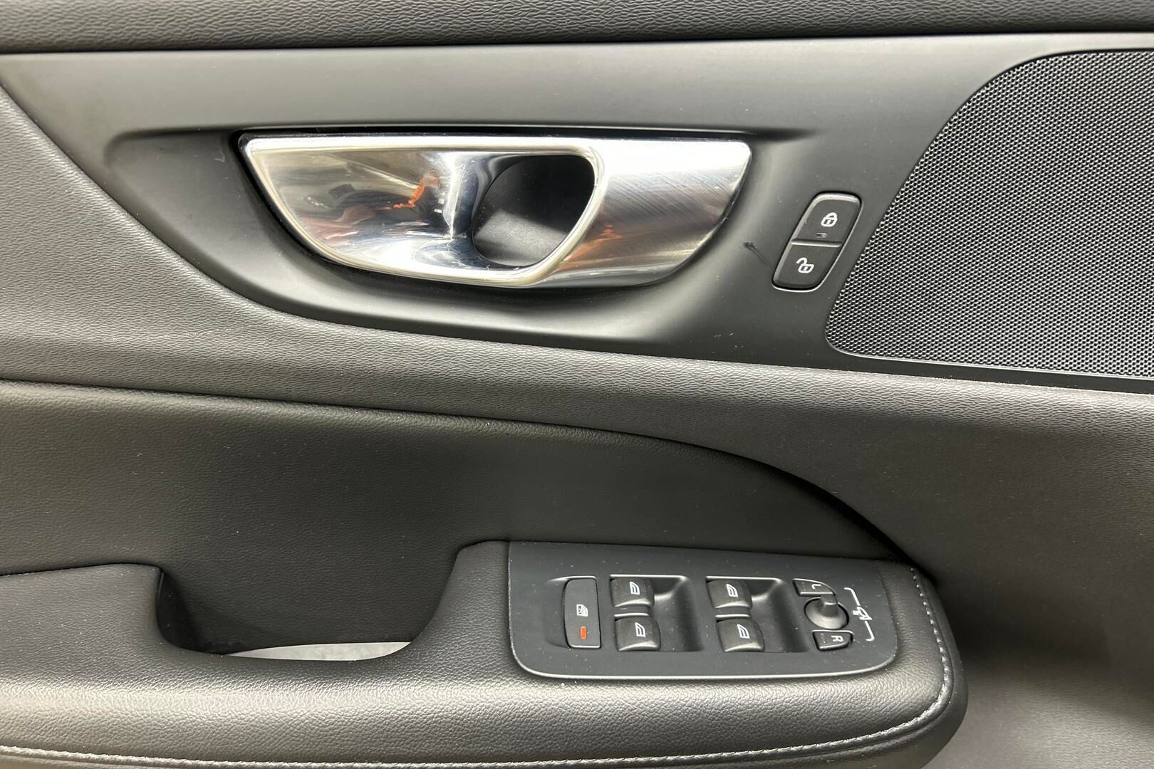 Volvo V60 iso kuva 21