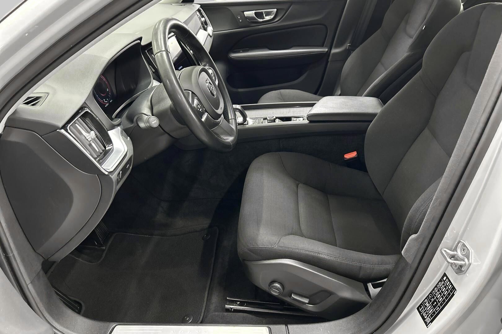 Volvo V60 iso kuva 9