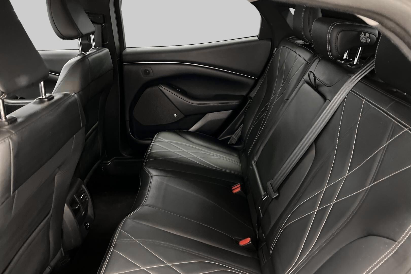 Ford Mustang Mach-E iso kuva 10