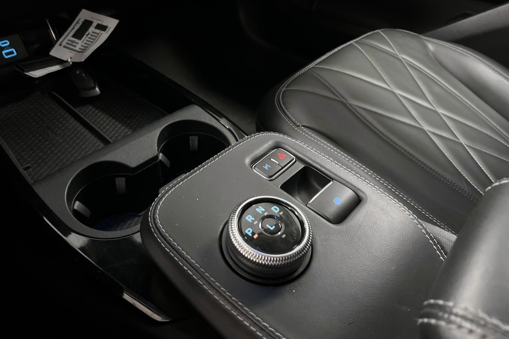 Ford Mustang Mach-E iso kuva 15