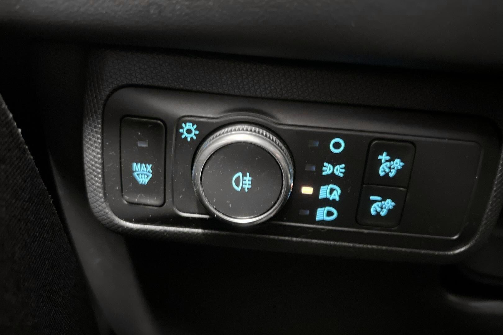 Ford Mustang Mach-E iso kuva 19