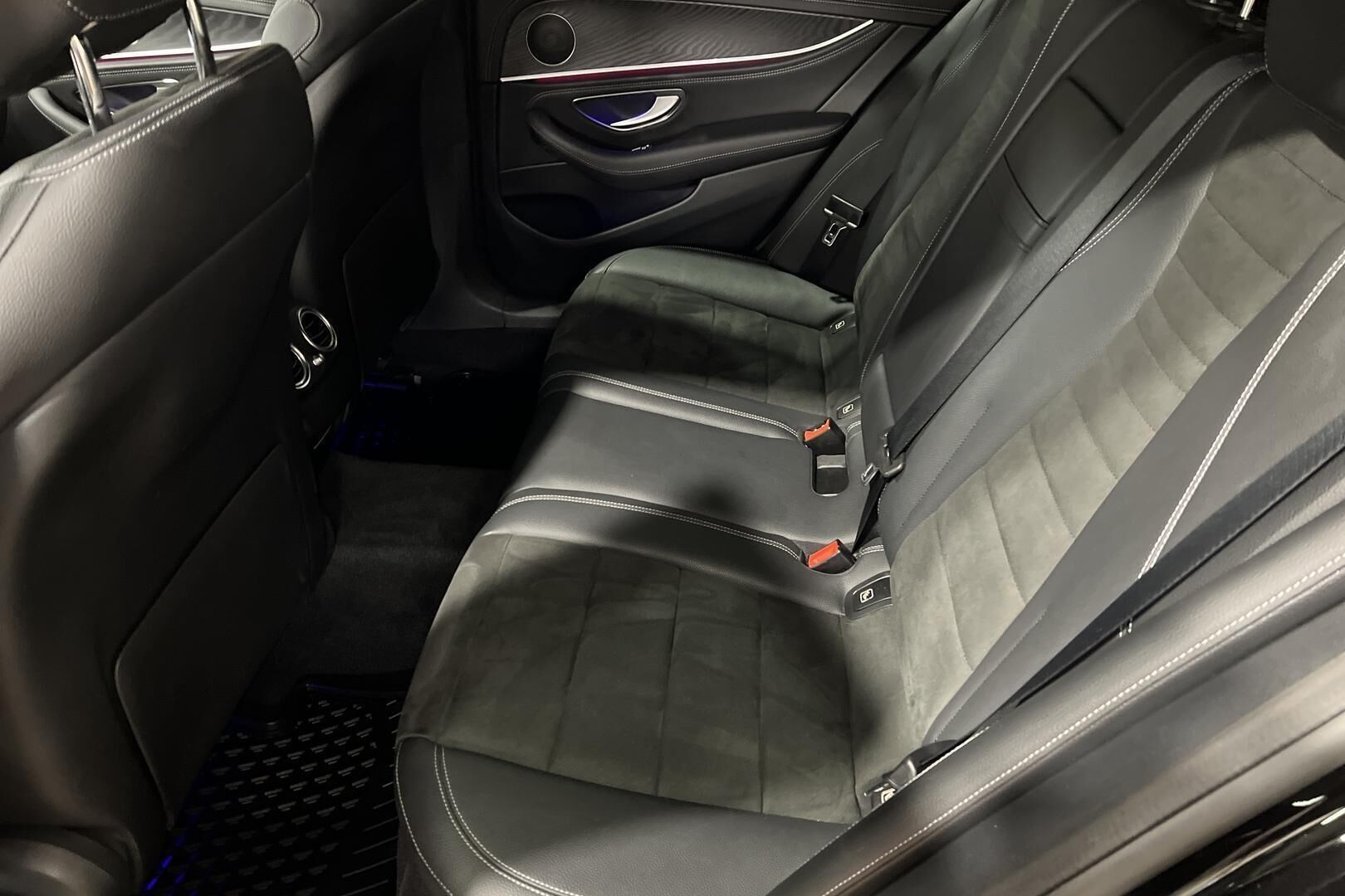 Mercedes-Benz E iso kuva 9